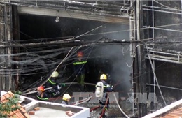 Cháy lớn tại gara ô tô, thiệt hại hàng chục tỉ đồng